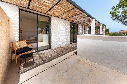 Groẞer Balkon auf der oberen Etage