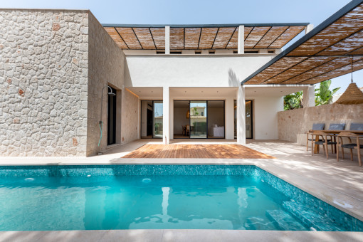 Geschmackvolle Neubauvilla mit herrlichen Meerblick, Pool und schöner Terrasse in S'Amarador