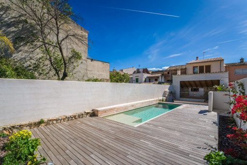 Modernisiertes Stadthaus mit Tramuntana-Panorama in Campanet