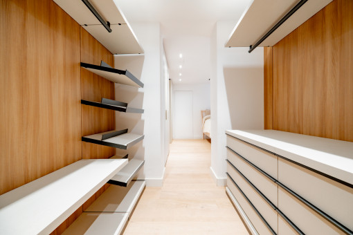 Begehbarer Kleiderschrank