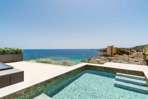 Meerblick Duplex Penthouse mit riesiger Dachterrasse und eigenem Pool in Cala Mayor