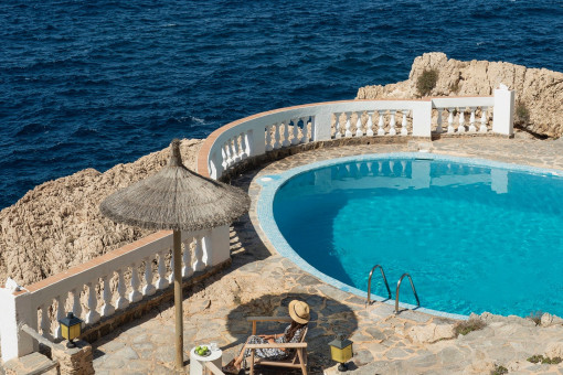 Gemeinschaftspool direkt am Meer mit Panoramablick