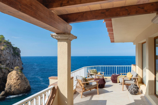 Modernes Apartment in erster Meereslinie mit direktem Zugang zum Wasser in Santa Ponsa