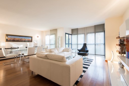 Geräumige Wohnung mit überdachter Terrasse direkt an den bekannten Ramblas von Palma