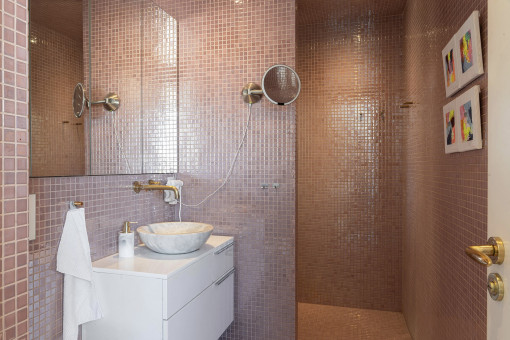 Großzügiges Badezimmer 