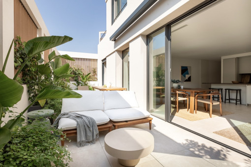 Weitläufige, private Terrasse