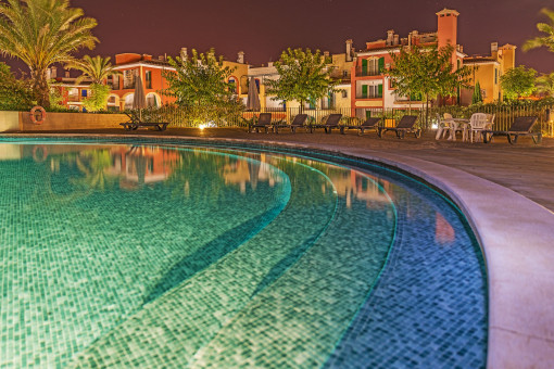 Gemeinschaftspool mit 700 m²