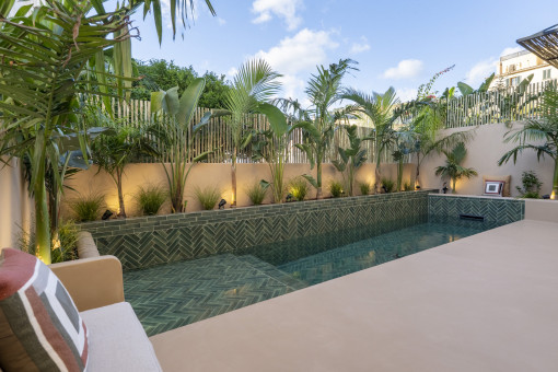 Design trifft Meerblick – Exklusives Neubau-Townhouse mit Salzwasserpool und Panorama-Dachterrasse in Génova