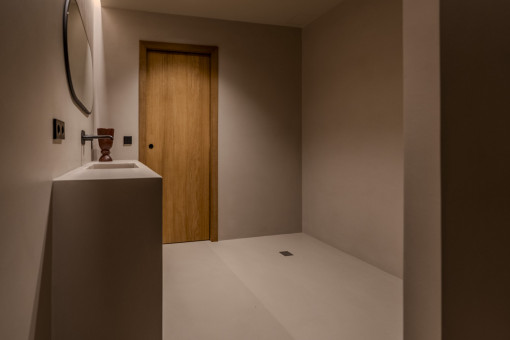 Badezimmer im Untergeschoss