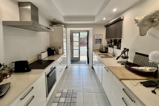 Voll ausgestattete Küche