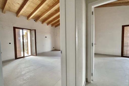 Links Masterbedroom und rechts drittes Schlafzimmer