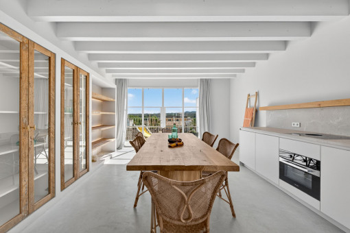 Offene Küche mit Essbereich