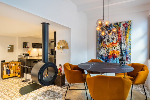 Essbereich mit Kamin