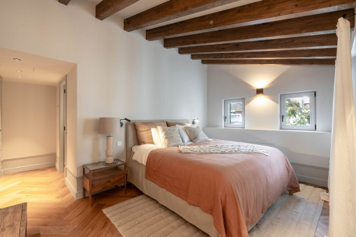 Großes Schlafzimmer