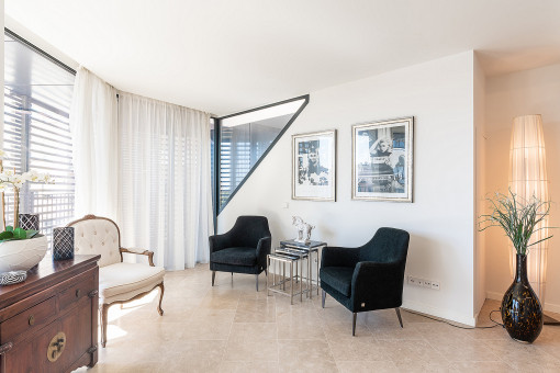 Offener Wohnbereich mit viel Licht