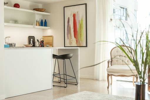 Moderne Küche mit Kochinsel 