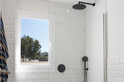 Helles Bad mit Fenster