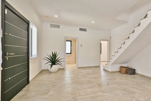 Eingang und Treppenhaus