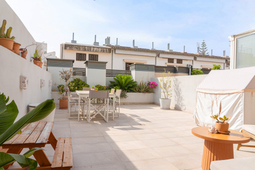 Großzügige Sonnenterrasse