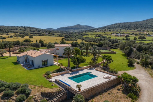 Finca mit Meerblick, Pool und Tennisplatz nahe Colònia de Sant Pere