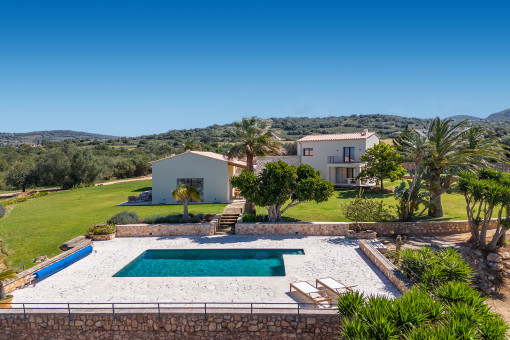 Luxusfinca mit Tennisplatz, Meerblick und absoluter Privatsphäre in Panoramalage bei Manacor