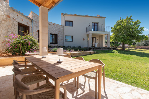 Außenbereiche ideal für Entspannung und gesellige Abende