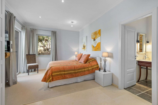 Schlafzimmer mit en suite Badezimmer 