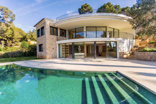 Moderne Villa in Santa Ponsa mit klarer Architektur, mediterranem Lebensgefühl und Privatsphäre