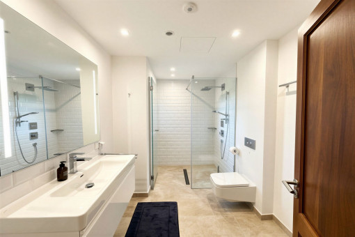 Badezimmer mit Dusche