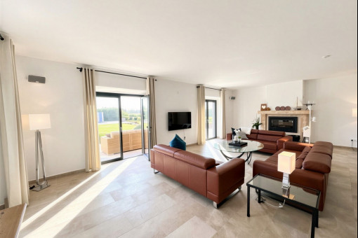 Wohnzimmer mit Kamin