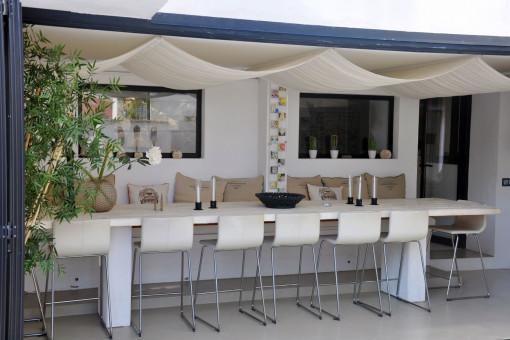 Mediterraner Außenbereich mit Sitzplatz