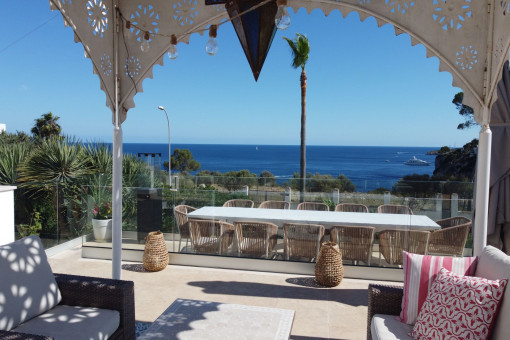 Dachterrasse mit Meerblick und Loungebereich