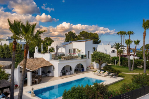 Villa zur Saisonmiete im Juli in Sol de Mallorca mit Meerblick, Gästehaus und Salzwasserpool