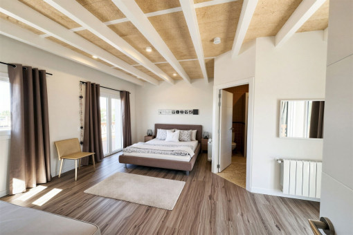 Großzügiges Schlafzimmer