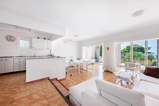 Wunderschöne Erdgeschosswohnung in Cala Mandia mit Garten