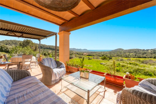 Naturstein-Finca mit Meerblick und 70.000 qm Land in Son Servera