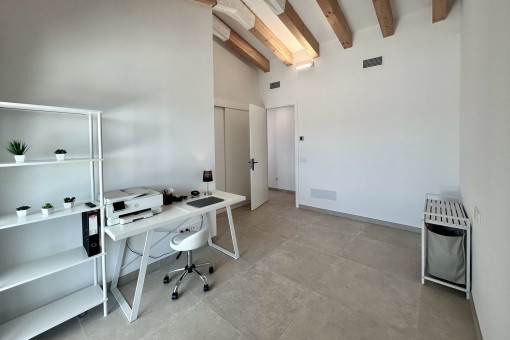 Arbeitszimmer mit eigenem Bad