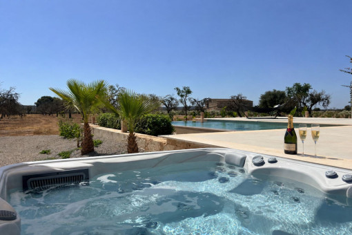 Jacuzzi auf der Hauptterrasse
