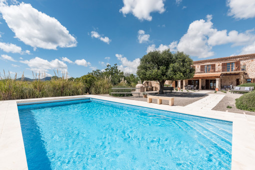 Herrschaftliche und luxuriöse Landfinca mit traumhaftem Meerblick und Ferienvermietlizenz in S´Espinagar