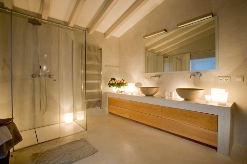 Badezimmer mit Dusche