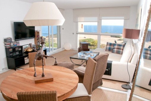 Helles Luxus-Penthouse in erster Meereslinie mit spektakulärem Ausblick