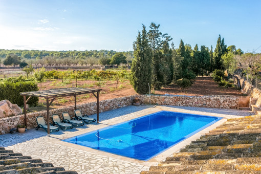 Schöner Pool- und Landschaftsblick