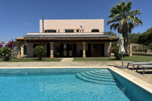 Finca mit großem Pool, 2m tief