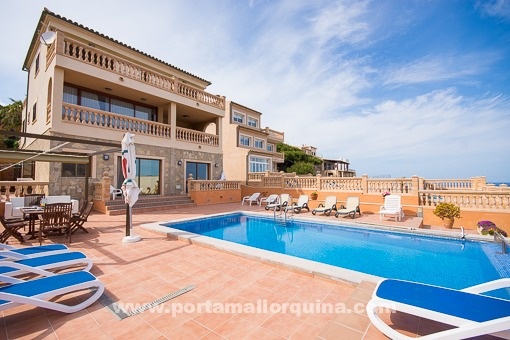 Wunderschöne Villa in erster Linie in Cala Mesquida mit Ferienvermietungslizenz für 12 Personen