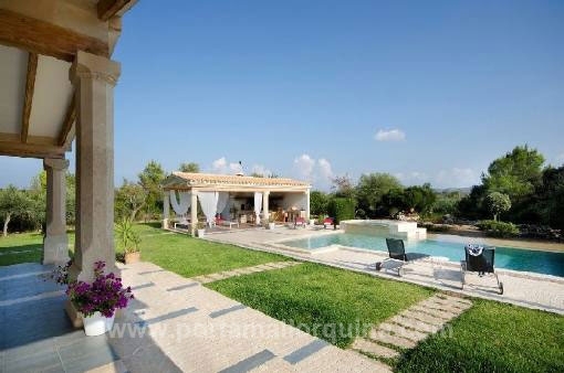 Garten und Pool