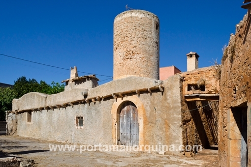 Renovierungsbedurftige Alte Mallorquinische Muhle Mit Haus