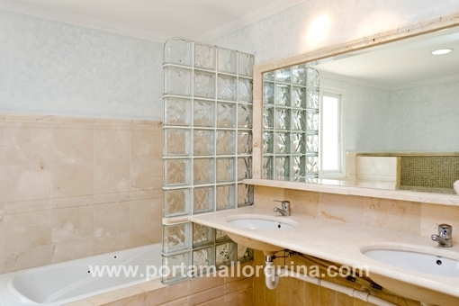 Neu gebaute Finca mit Natursteinfassade bei Santanyí zum Kauf