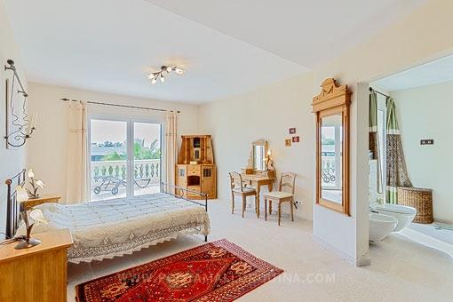 Moderne Villa direkt an der Küste