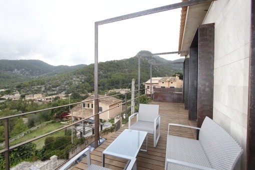 Modernes Design-Stadthaus über 3 Etagen mit Aufzug und Pool zu mieten