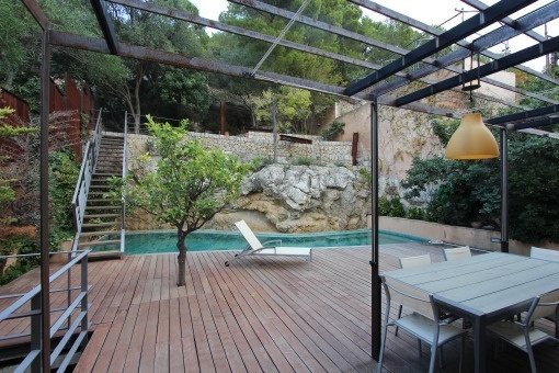 Modernes Design-Stadthaus über 3 Etagen mit Aufzug und Pool zu mieten